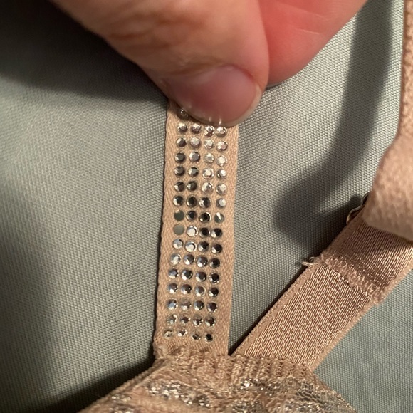 VS Dream Angel’s Unlined Push-up Bra - Picture 3 of 9